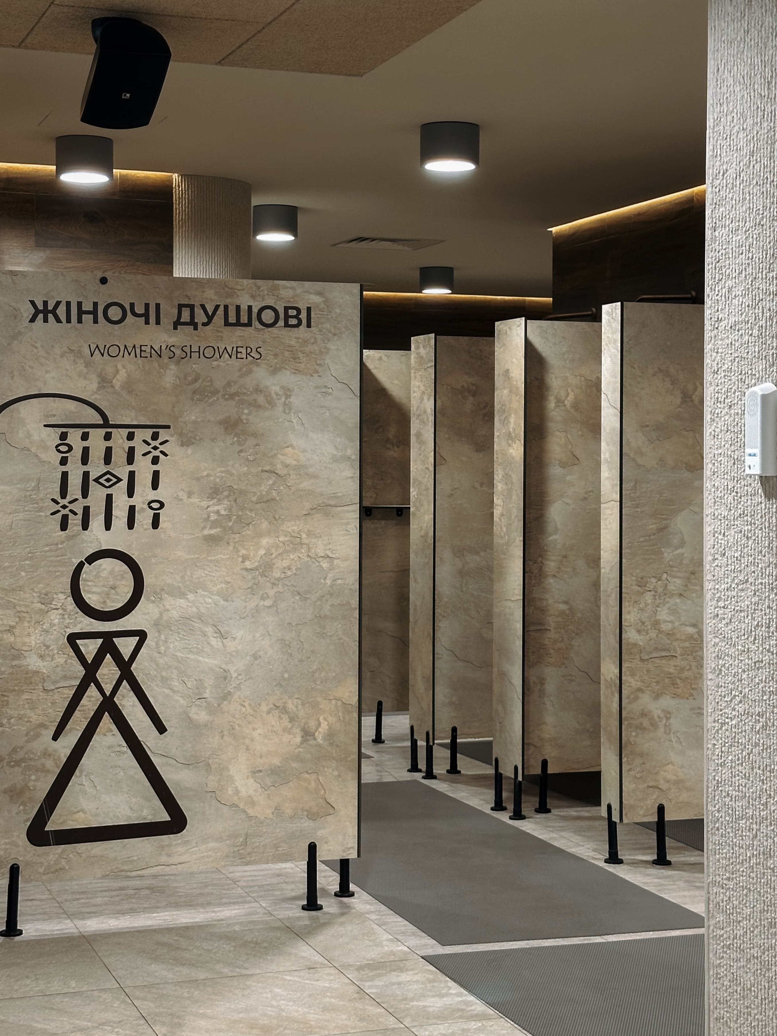 Душові перегородки в аквапарку Мавка